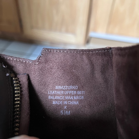 Booties size 5 1/2 M. - Picture 5 of 6